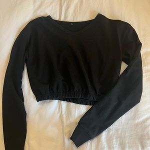 Black cropped sweatshirt